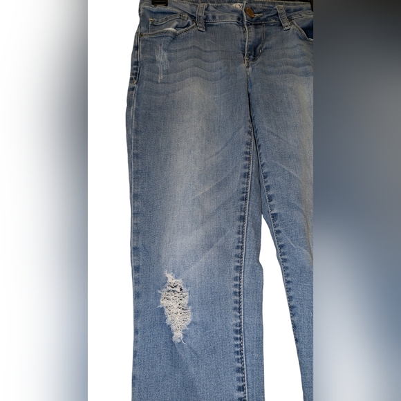 β¨ YMI Distressed Denim Dream: Soft Anklet Jeans in Size 5 ππ - Picture 7 of 8